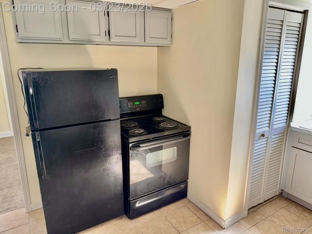 12111 Leverne, Redford Charter Township, MI 48239