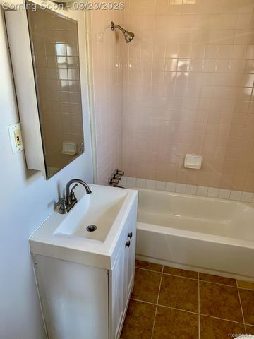 12111 Leverne, Redford Charter Township, MI 48239