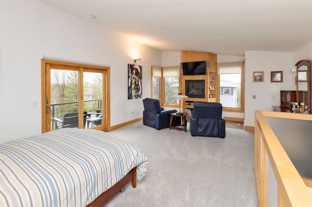 5682 Long Meadow Court, Johnston, IA 50131