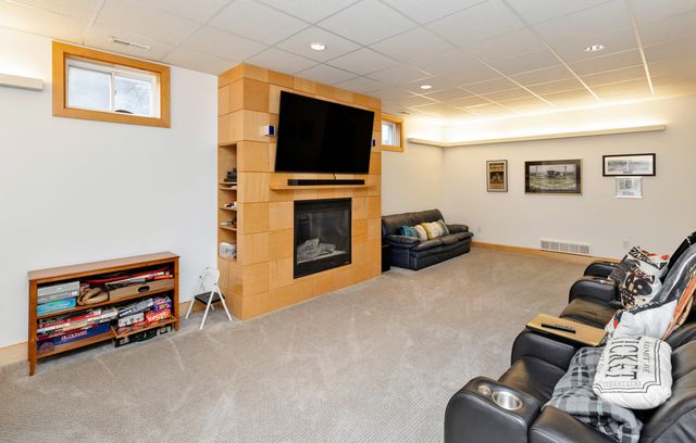 5682 Long Meadow Court, Johnston, IA 50131