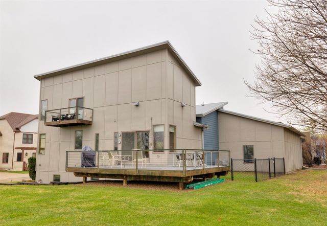 5682 Long Meadow Court, Johnston, IA 50131