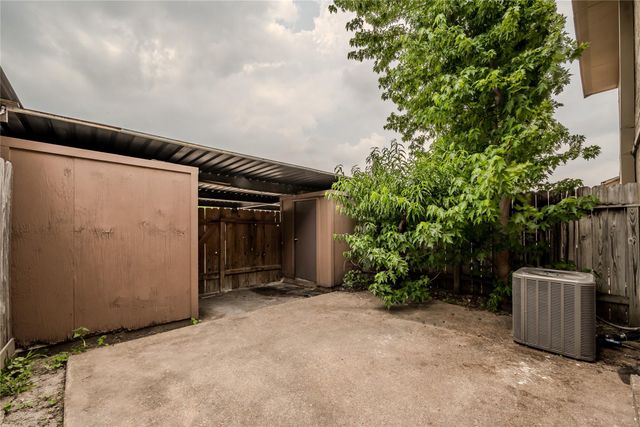 1803 Country Village Boulevard, Humble, TX 77338