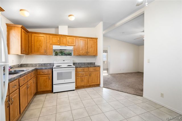 9260 N Diamond Bar Avenue, Kingman, AZ 86401