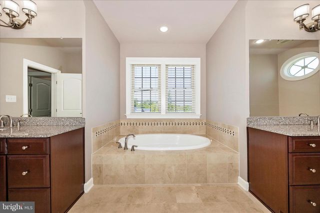 100 CASTLE OAK CT, Clarksburg, MD 20871