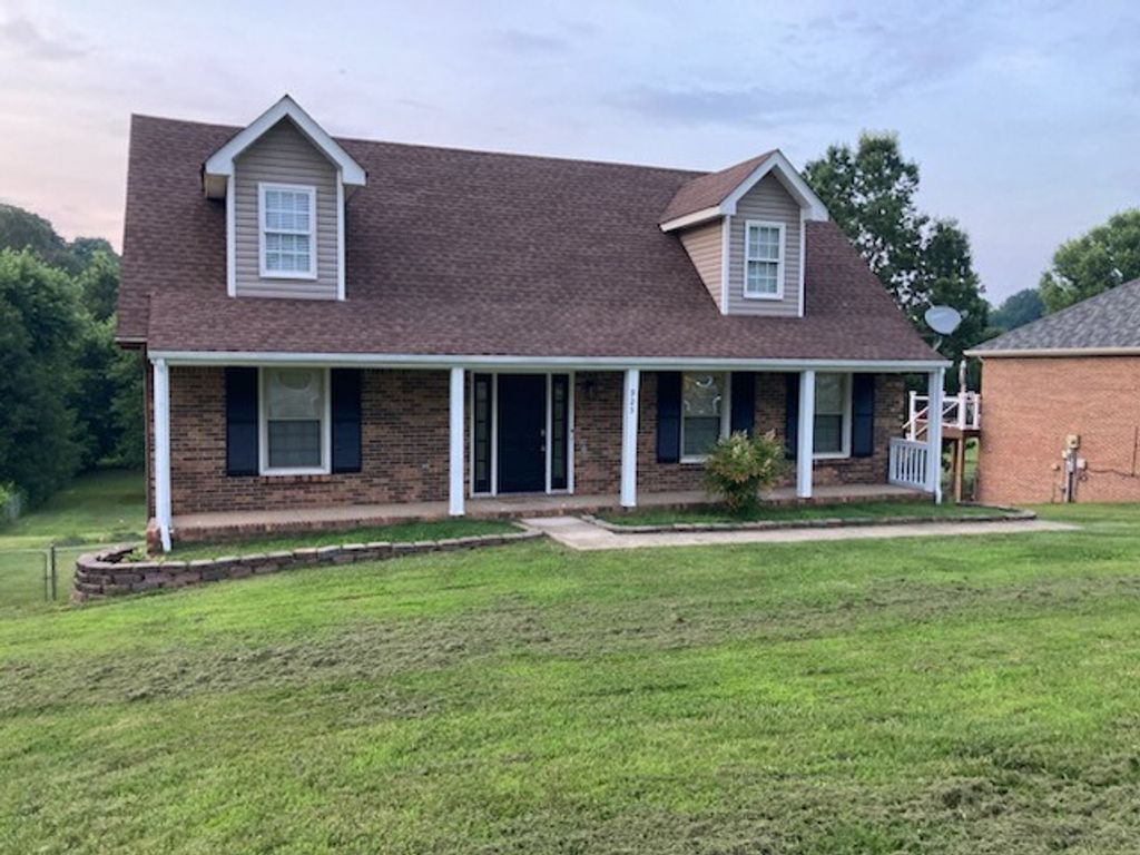 925 Tommy Oliver Rd, Clarksville, TN 37042