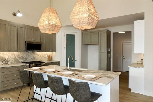 421 Bordeaux Boulevard, Broadview Heights, OH 44147