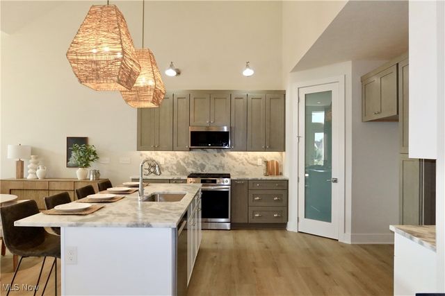 421 Bordeaux Boulevard, Broadview Heights, OH 44147