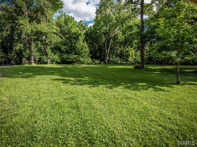 289 W Haller Drive, East Alton, IL 62024
