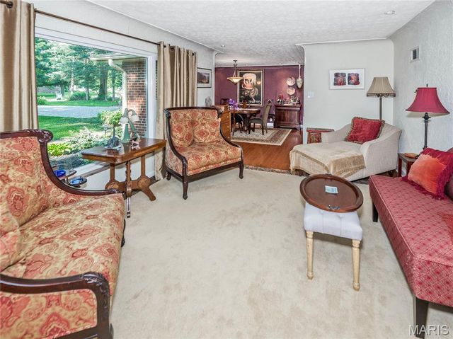 289 W Haller Drive, East Alton, IL 62024