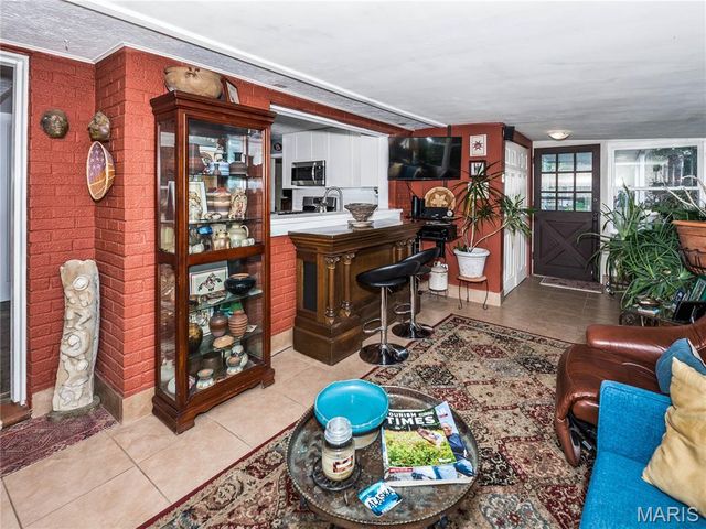 289 W Haller Drive, East Alton, IL 62024