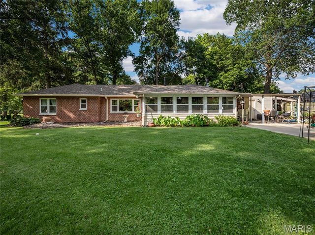 289 W Haller Drive, East Alton, IL 62024
