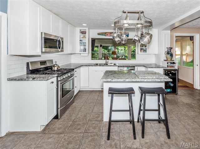 289 W Haller Drive, East Alton, IL 62024
