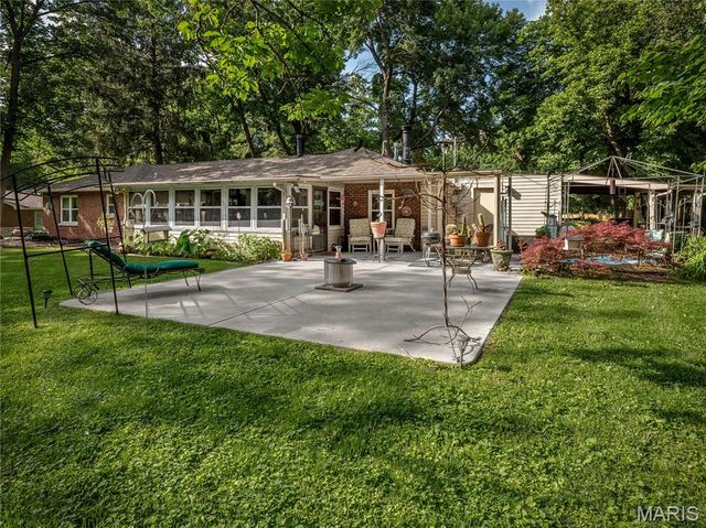 289 W Haller Drive, East Alton, IL 62024