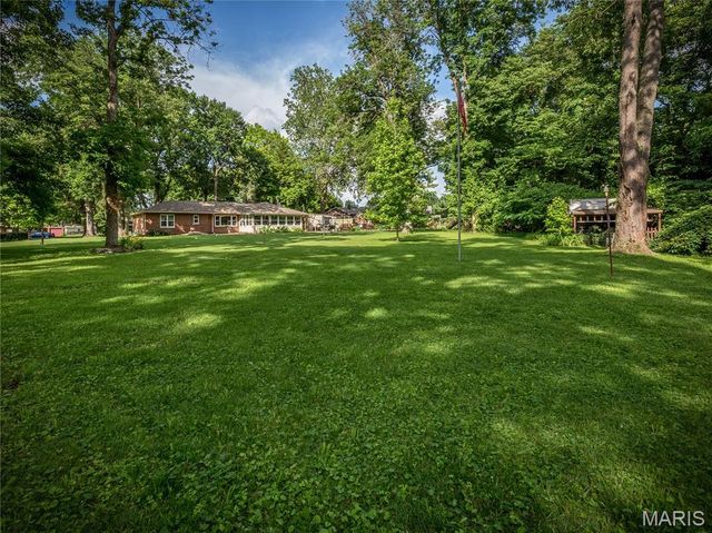 289 W Haller Drive, East Alton, IL 62024