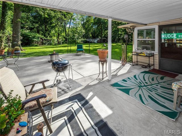 289 W Haller Drive, East Alton, IL 62024
