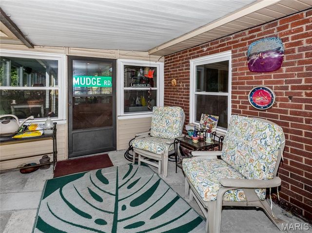 289 W Haller Drive, East Alton, IL 62024