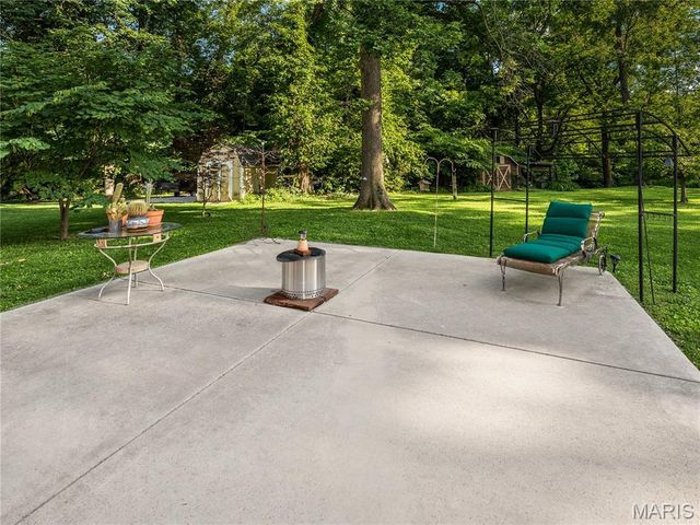 289 W Haller Drive, East Alton, IL 62024