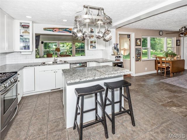 289 W Haller Drive, East Alton, IL 62024
