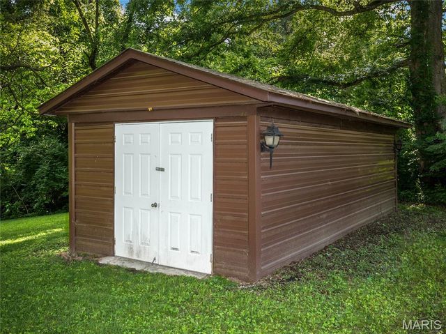 289 W Haller Drive, East Alton, IL 62024
