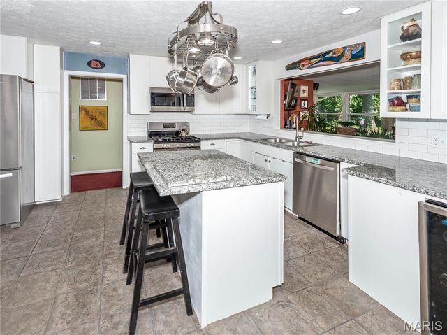289 W Haller Drive, East Alton, IL 62024