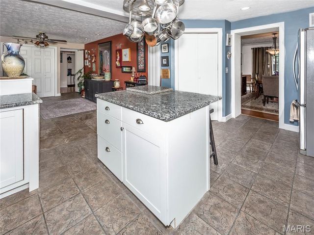 289 W Haller Drive, East Alton, IL 62024