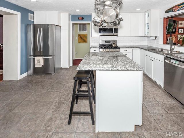 289 W Haller Drive, East Alton, IL 62024
