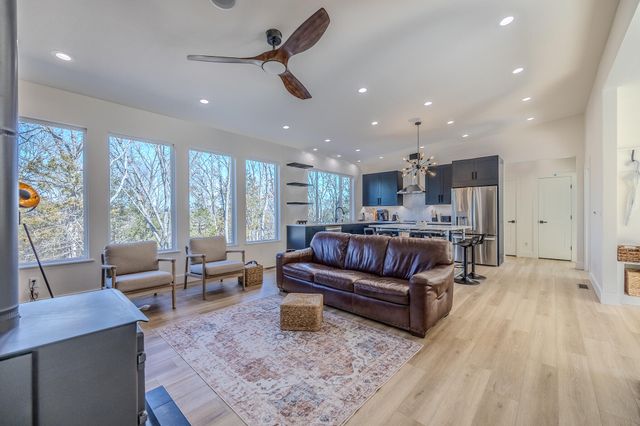 139 Cherokee Drive, Kimberling City, MO 65686