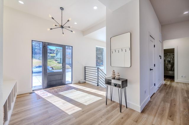 139 Cherokee Drive, Kimberling City, MO 65686