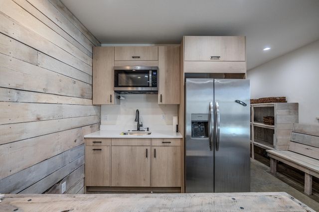 139 Cherokee Drive, Kimberling City, MO 65686