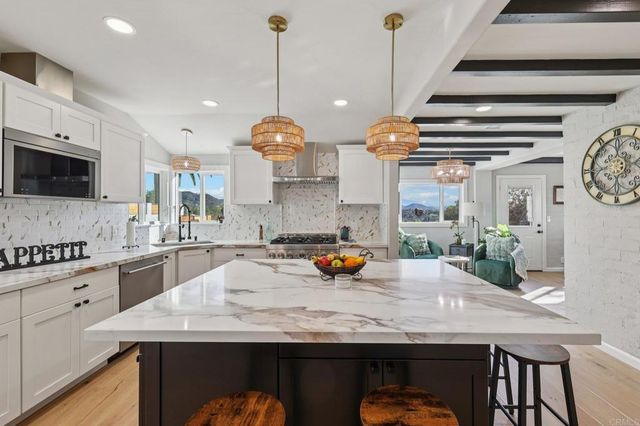 2235 Gum Tree Lane, Fallbrook, CA 92028