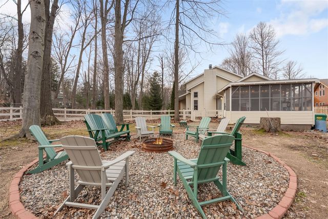 9177 Shady Lane, Lakeside, MI 49116