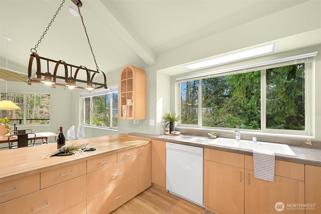 424 Rainbow Drive, Sedro Woolley, WA 98284