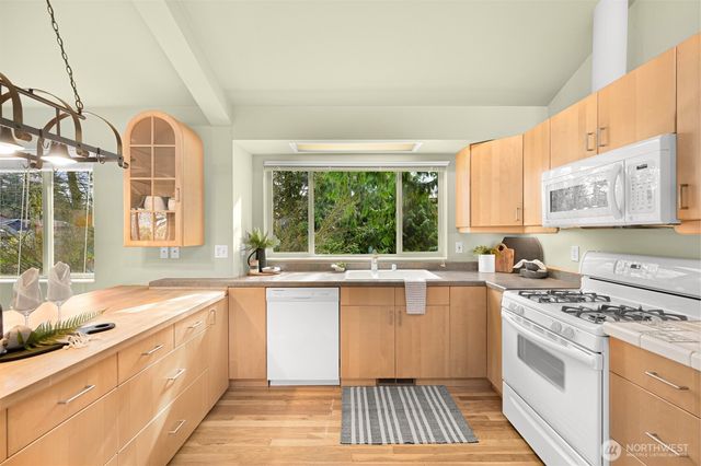 424 Rainbow Drive, Sedro Woolley, WA 98284