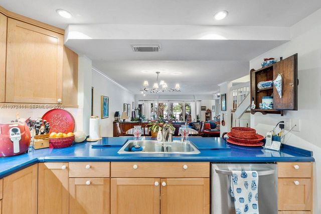 4905 SW 71st Pl, Miami, FL 33155