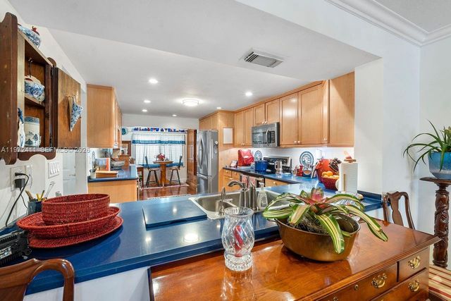 4905 SW 71st Pl, Miami, FL 33155