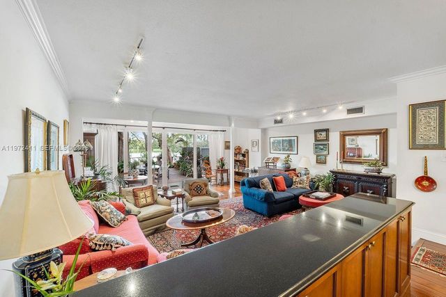 4905 SW 71st Pl, Miami, FL 33155