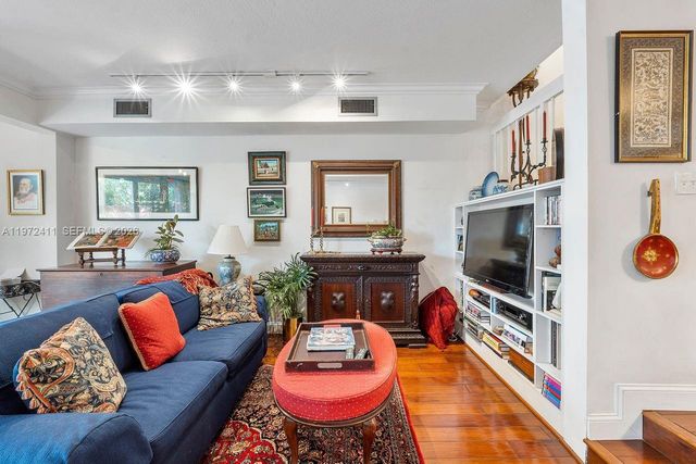 4905 SW 71st Pl, Miami, FL 33155