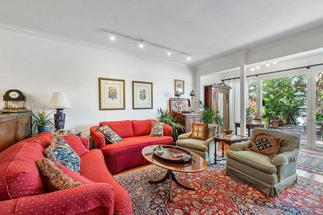 4905 SW 71st Pl, Miami, FL 33155