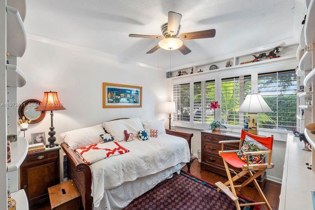 4905 SW 71st Pl, Miami, FL 33155