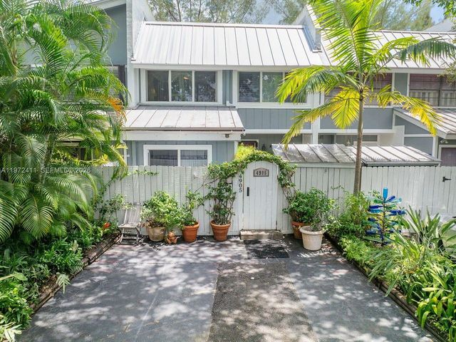 4905 SW 71st Pl, Miami, FL 33155