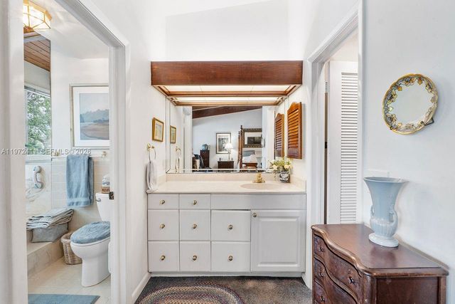 4905 SW 71st Pl, Miami, FL 33155