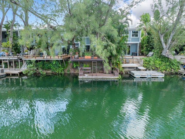 4905 SW 71st Pl, Miami, FL 33155