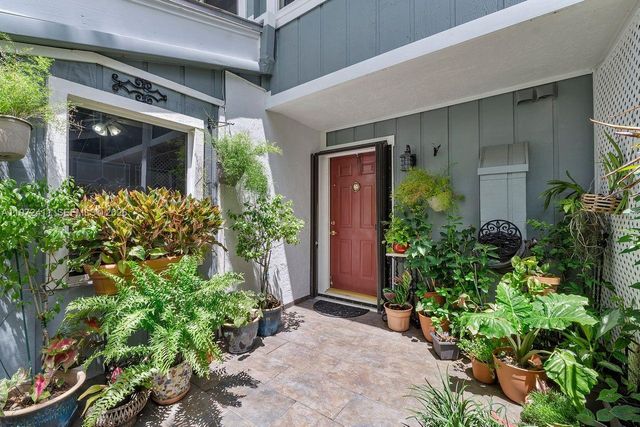 4905 SW 71st Pl, Miami, FL 33155