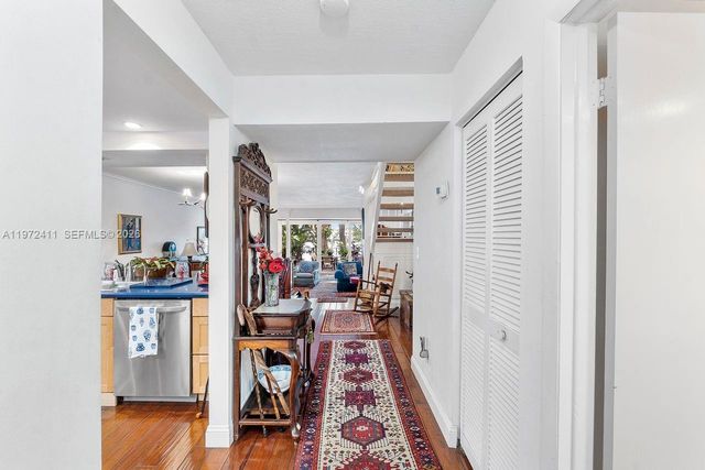 4905 SW 71st Pl, Miami, FL 33155