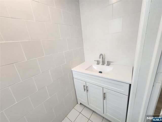 648-654 Ridge Road, Lyndhurst, NJ 07071