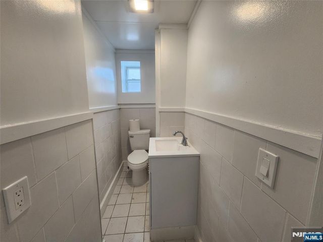 648-654 Ridge Road, Lyndhurst, NJ 07071