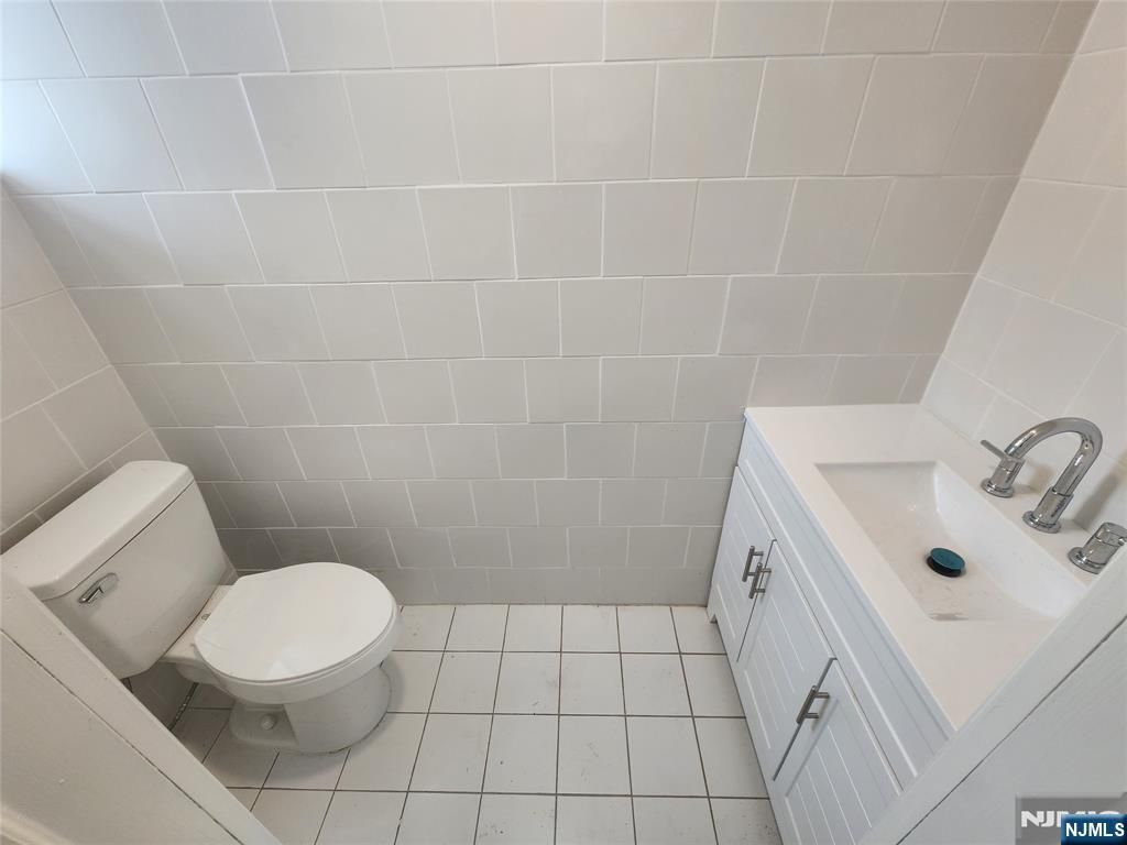 648-654 Ridge Road, Lyndhurst, NJ 07071