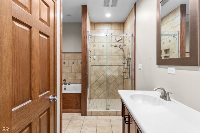 5628 Hill Rise Drive, Indianapolis, IN 46237