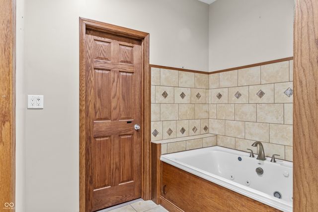 5628 Hill Rise Drive, Indianapolis, IN 46237