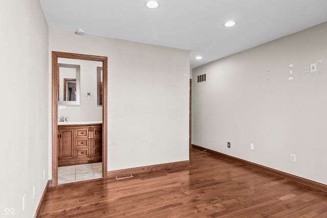 5628 Hill Rise Drive, Indianapolis, IN 46237